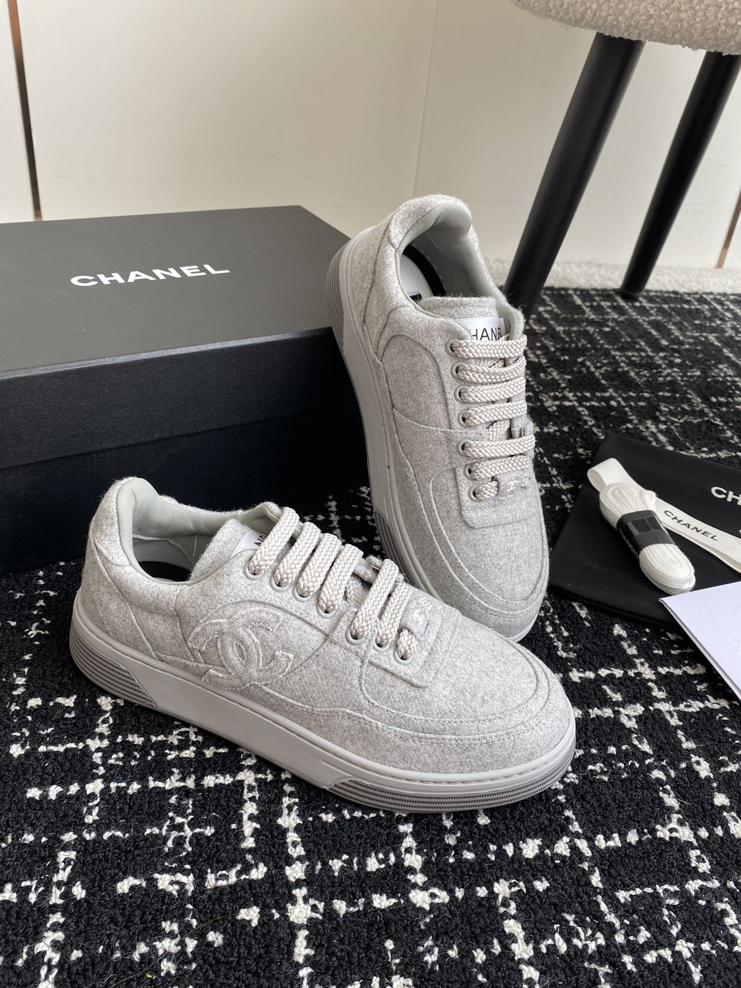 UA Ch**el SNEAKER