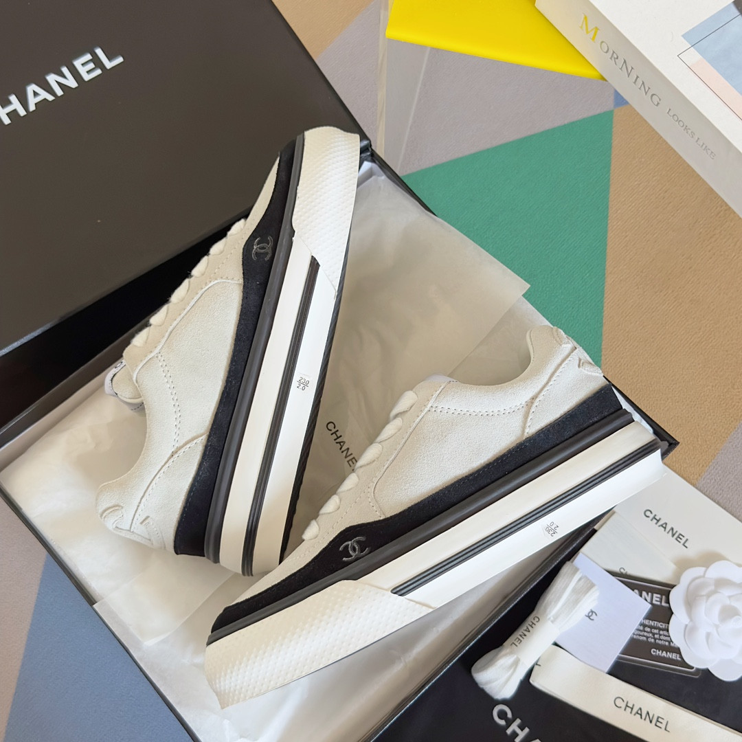 UA Ch**el SNEAKER