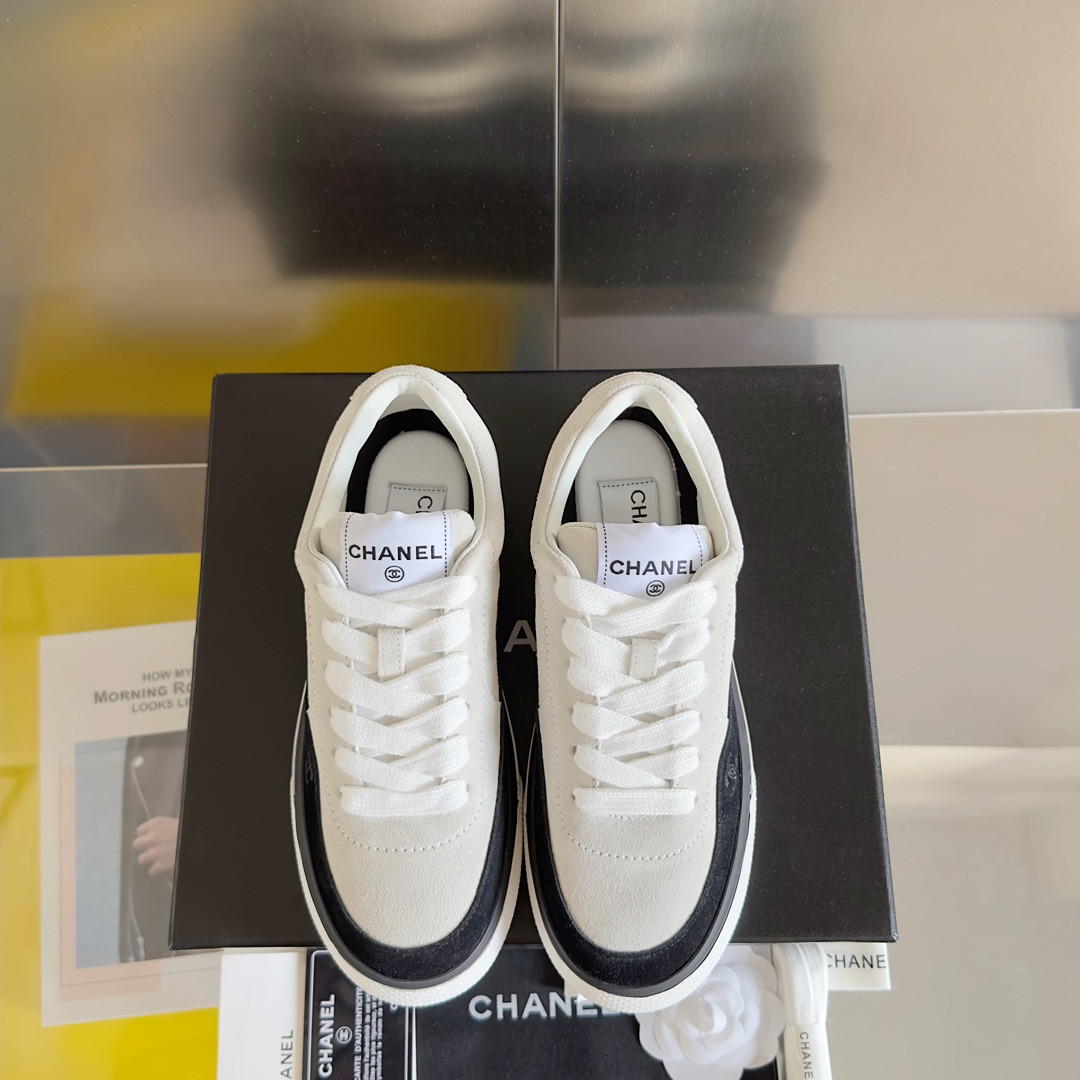 UA Ch**el SNEAKER