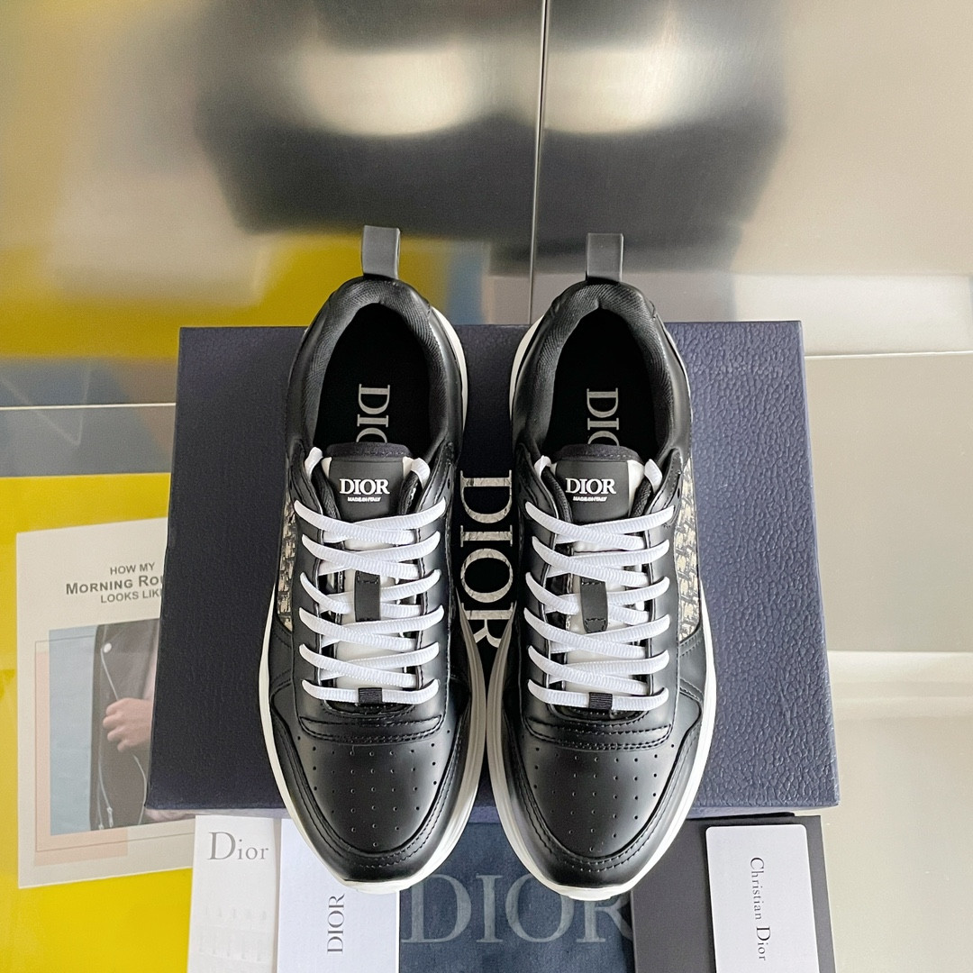 UA D10r B25 Runner Sneaker