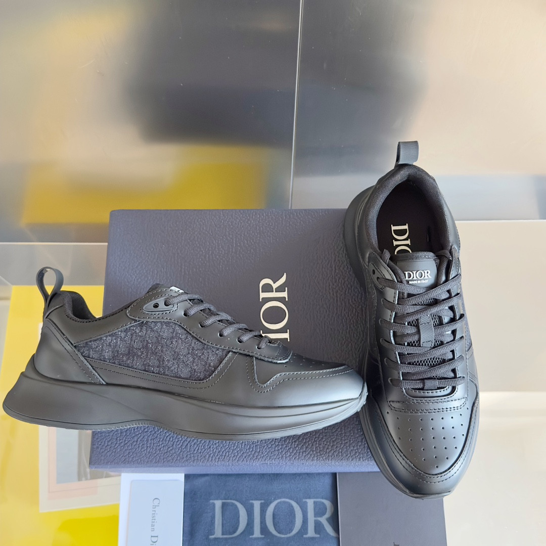 UA D10r B25 Runner Sneaker