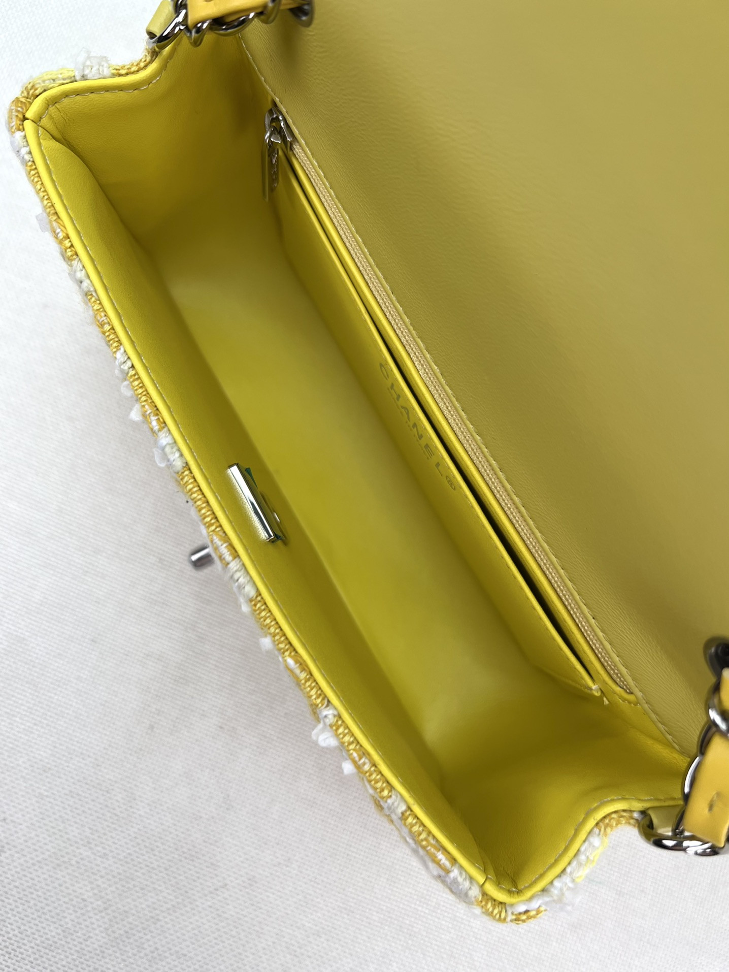Ch**el Classic Flap Bag 20cm