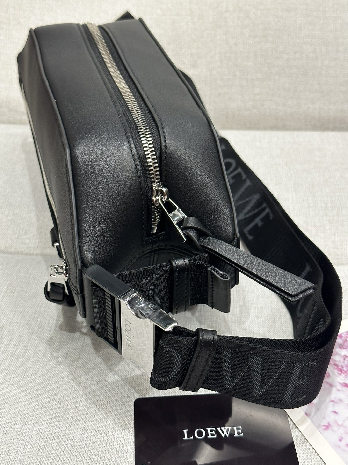 L0ew* Convertible sling in classic calfskin 32.5x9x12.3cm