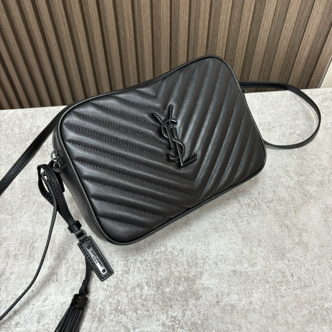 Y51 LOU camera bag in quilted leather 23x16x6cm