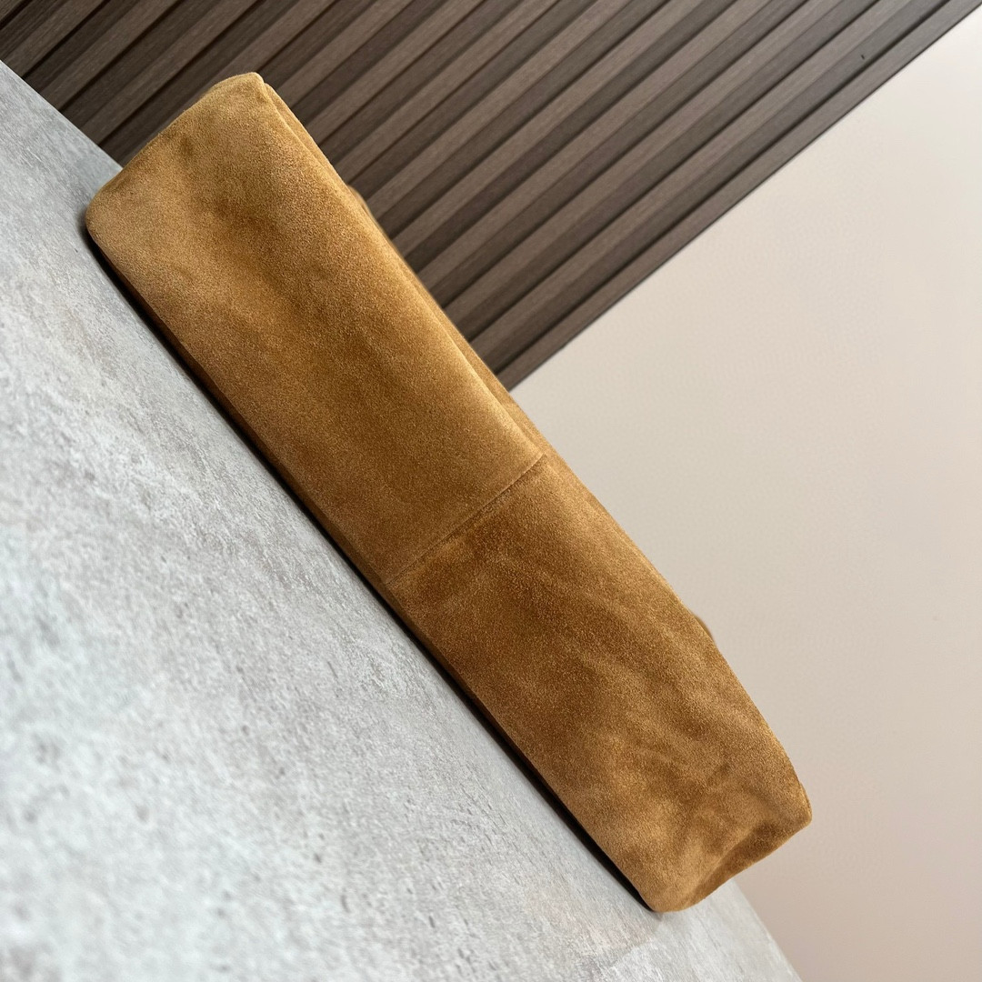 Y51 JAMIE 4.3 in suede 43x29x9cm