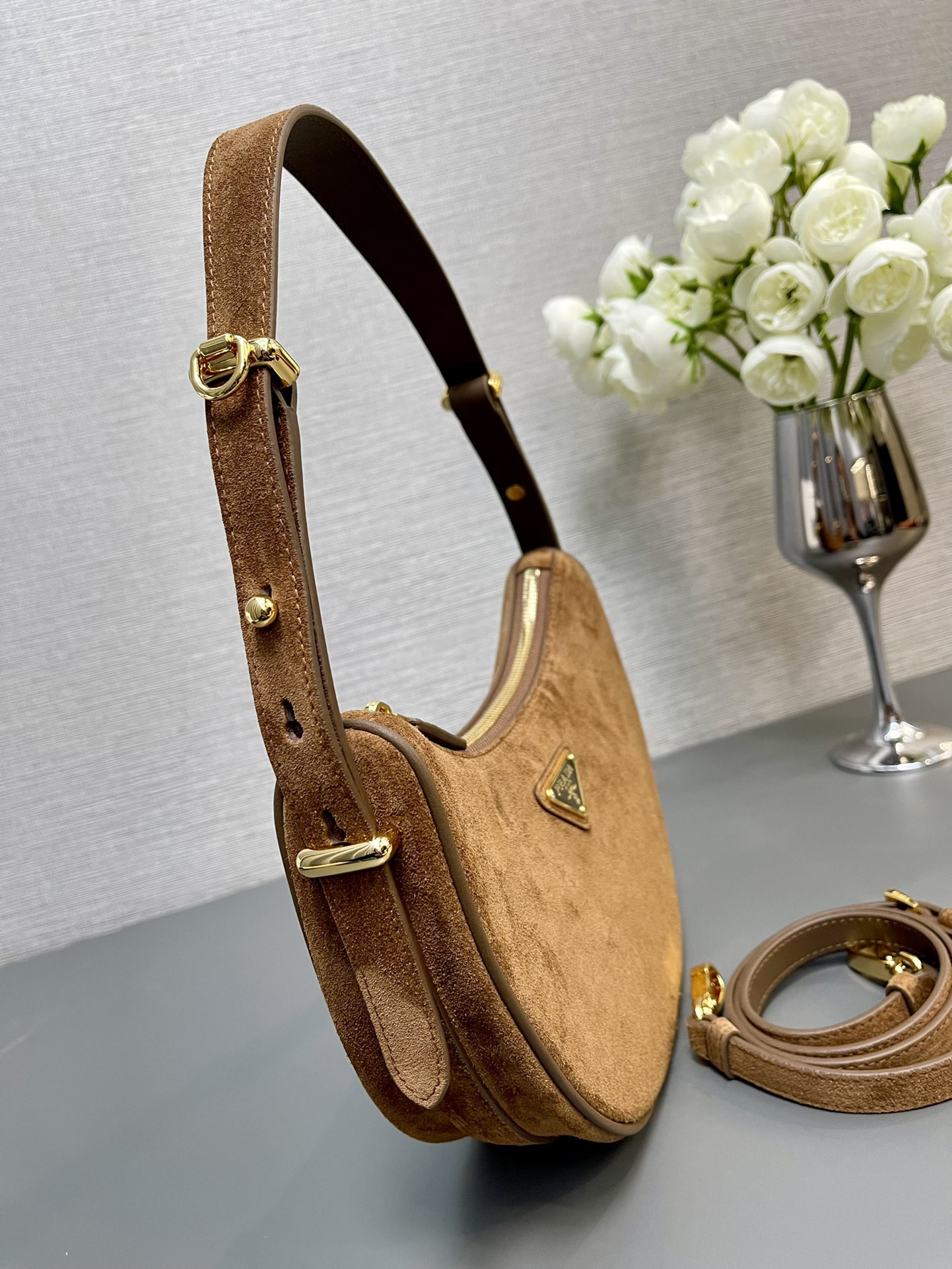 Pra*a Arqué suede shoulder bag 22.5x18.5x6.5cm
