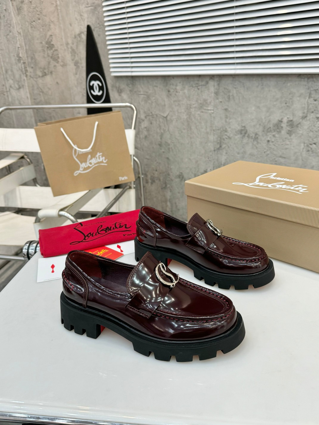 UA Chr1st1an Louboutin(CL) logo design,the latest runway version of the red-soled shoes