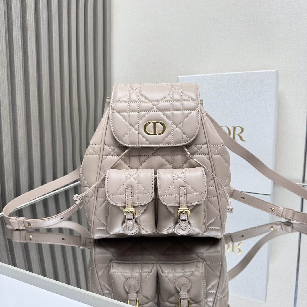 D10r Caro Backpack Medium 23 x 26.7 x 12.5 cm