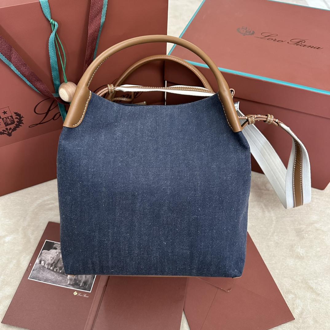 L0r0 P1ana Large Bale Cotton bag 24x20x27cm