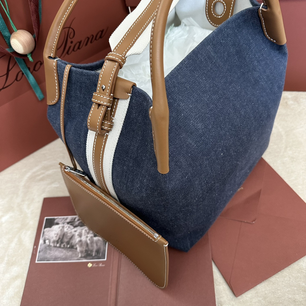 L0r0 P1ana Large Bale Cotton bag 24x20x27cm