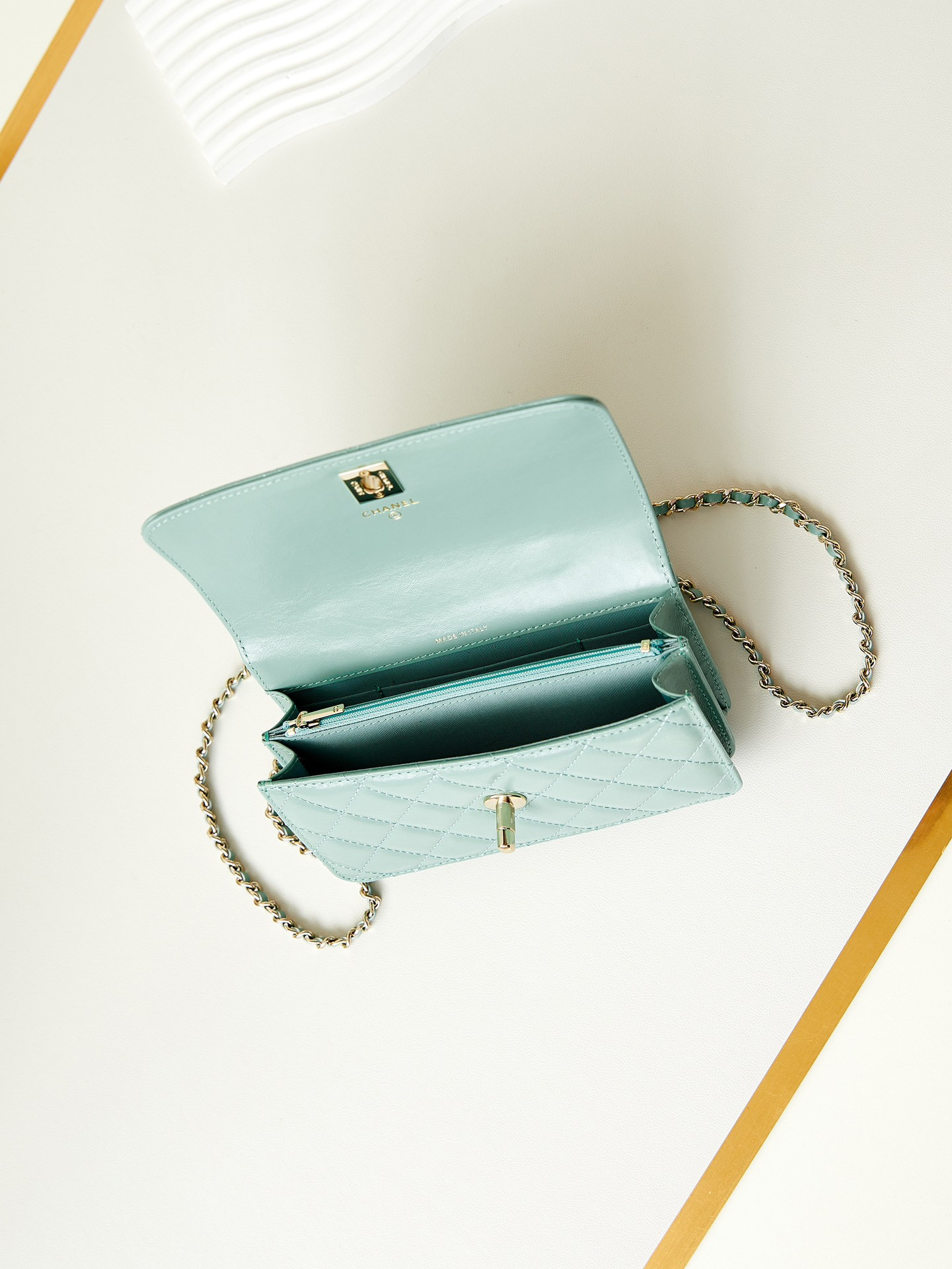 Ch**el 24P woc CLASSIC WALLET ON CHAIN 11x18.5x6cm