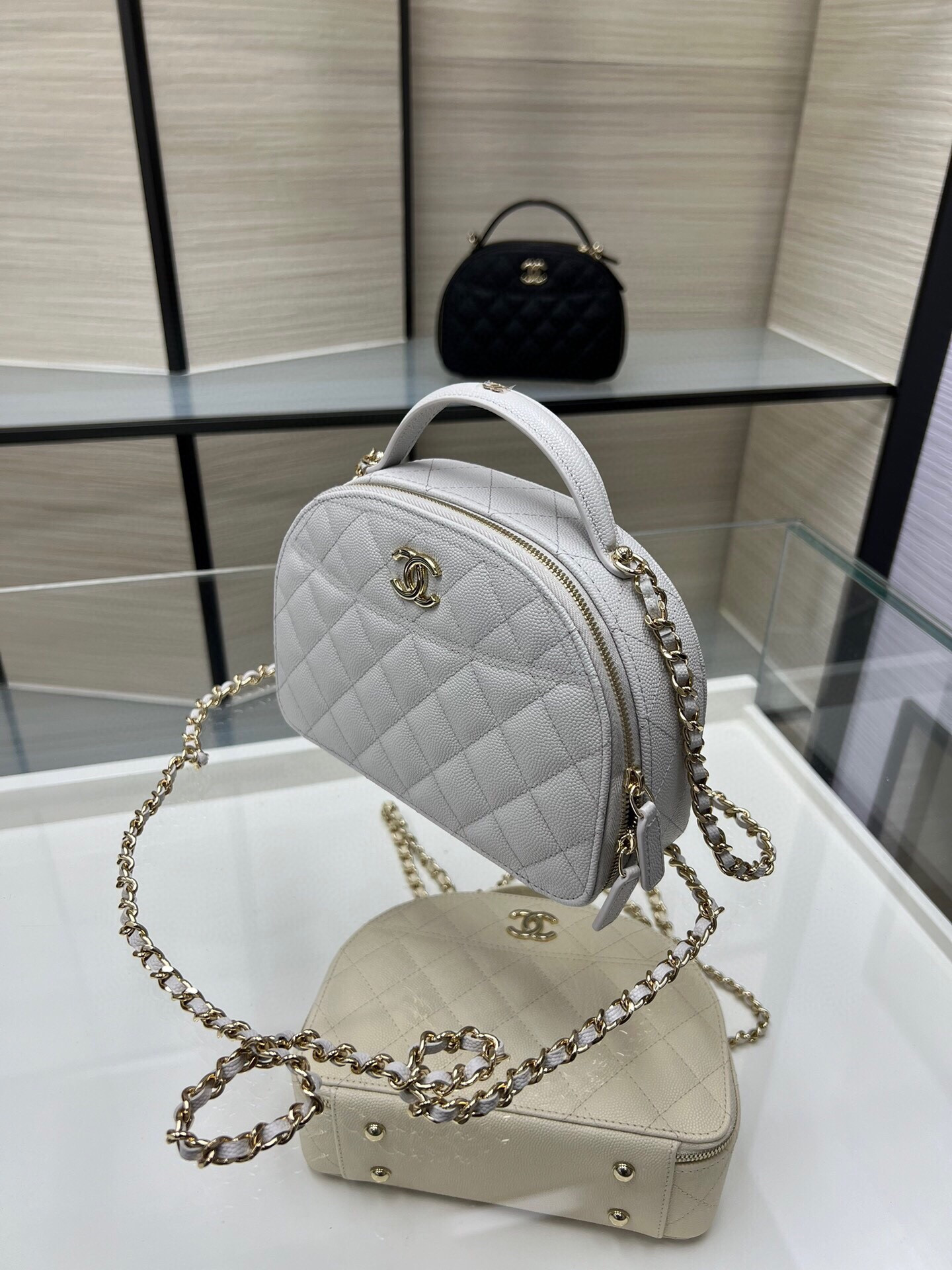 Ch**el 25C Chain shell bag 18X16X6cm