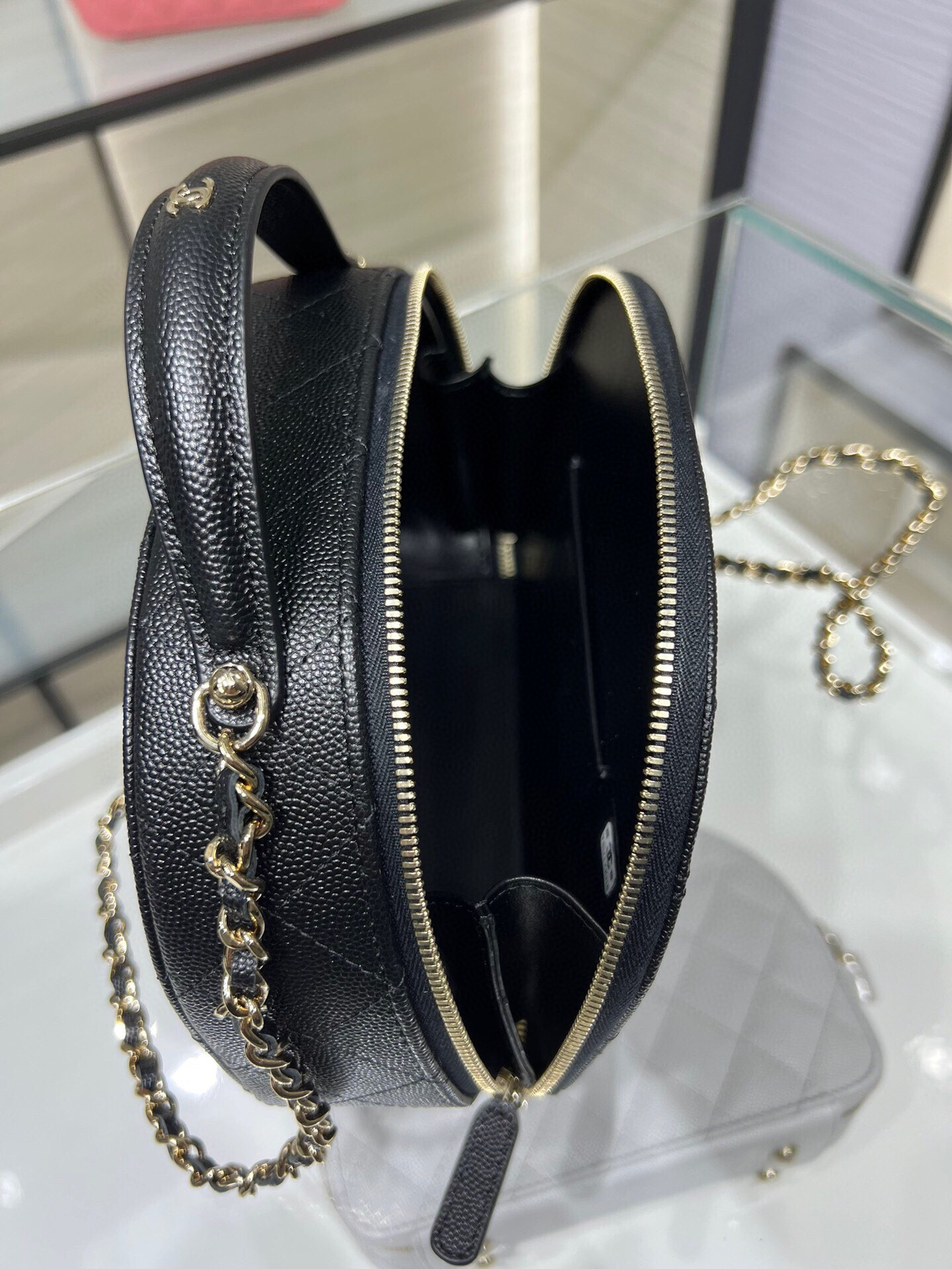 Ch**el 25C Chain shell bag 18X16X6cm