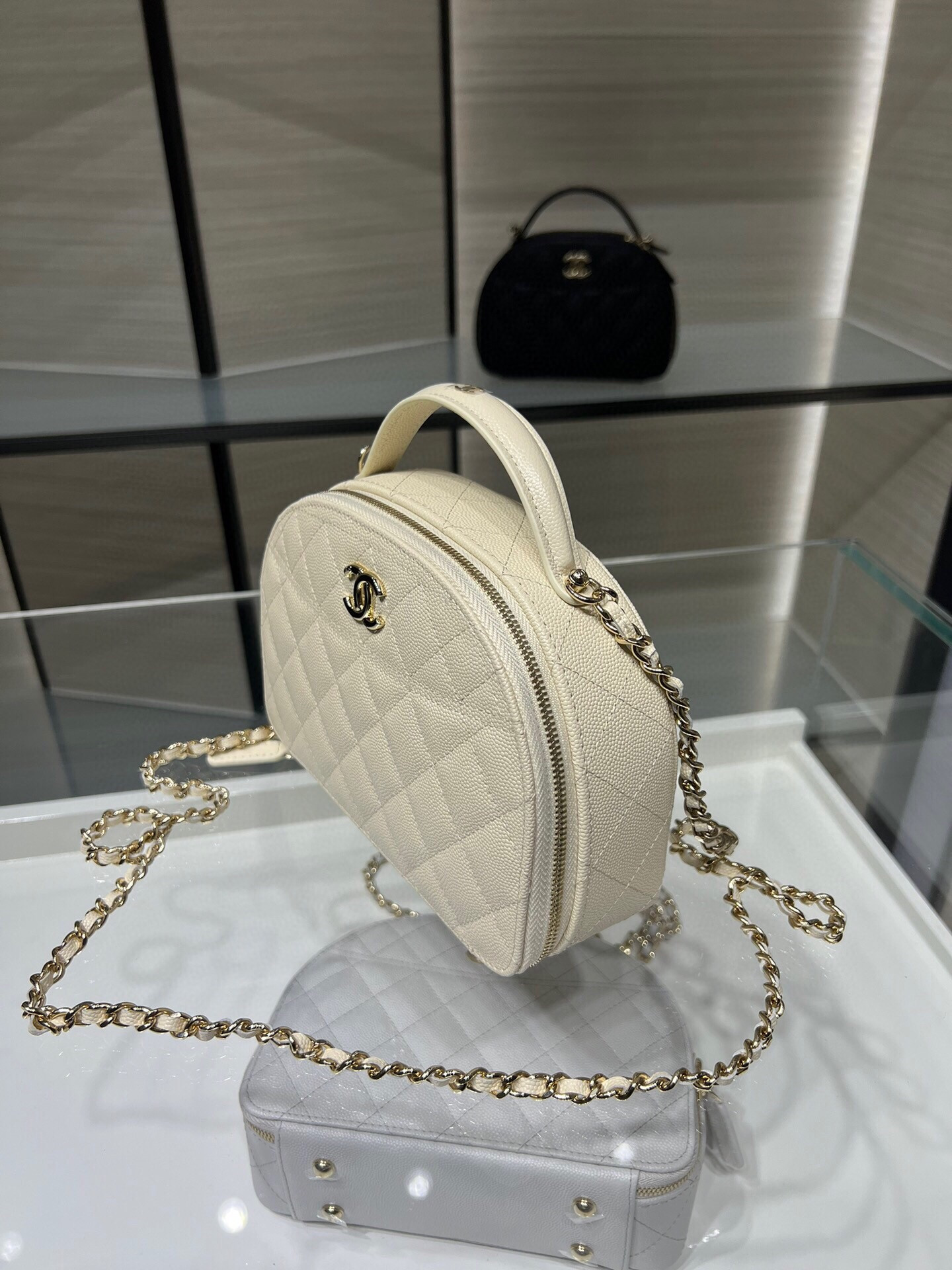 Ch**el 25C Chain shell bag 18X16X6cm