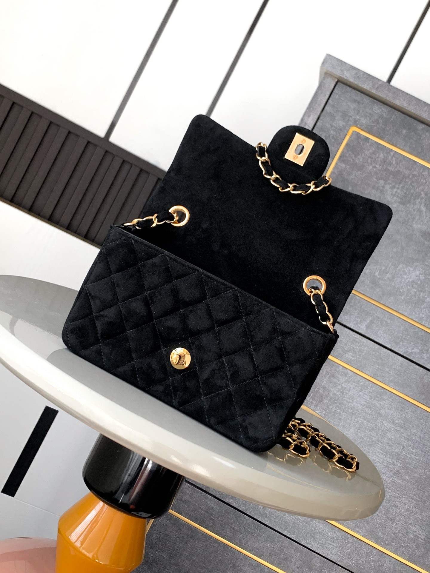 Ch**el MINI CLASSIC 11.12 HANDBAG 20 12×20×6cm