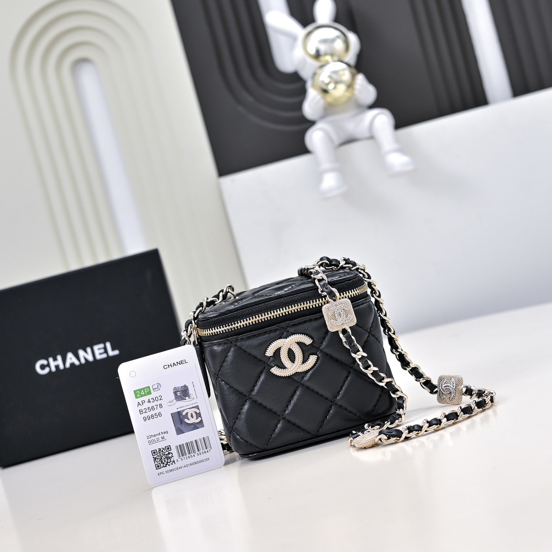 Ch**el SMALL VANITY WITH CHAIN 11x8.5x7cm