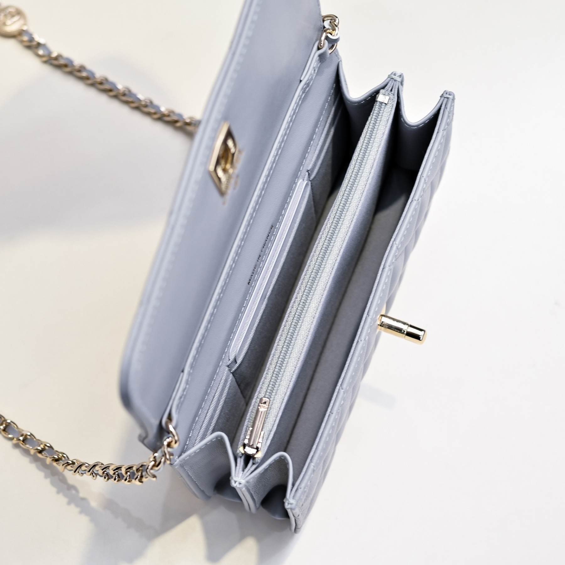 Ch**el Clutch with Chain 11x18.5x6cm