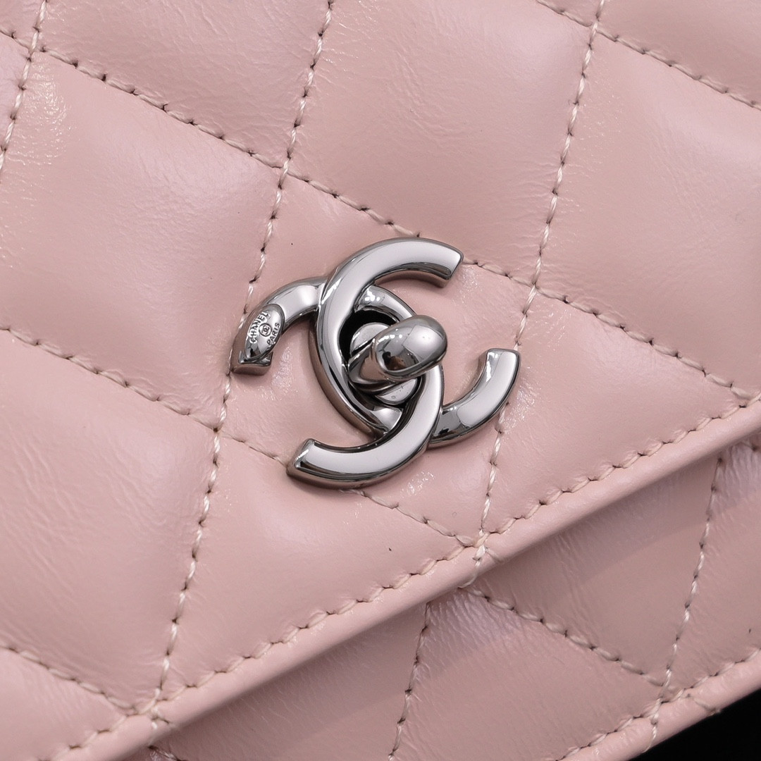 Ch**el Clutch With Chain 19x12x3.5cm