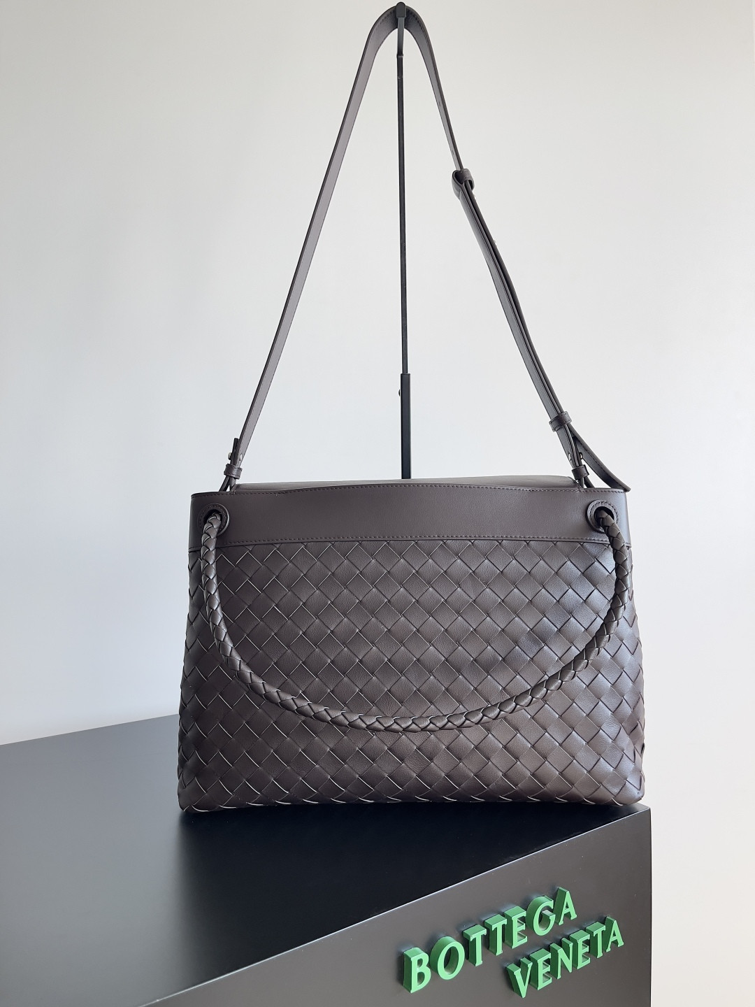 B0tt*ga Ven*ta Medium Andiamo Messenger 37x26x13cm