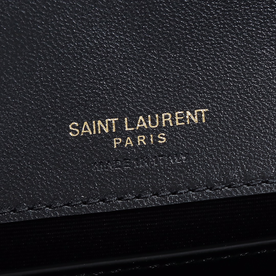 Y51 LOULOU small in MATELASSÉ lambskin 24x14x6cm