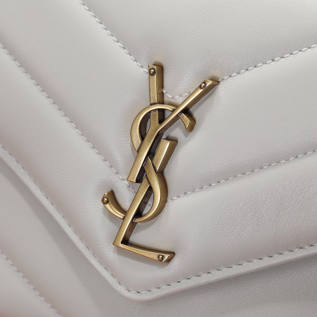 Y51 LOULOU small in MATELASSÉ lambskin 24x14x6cm
