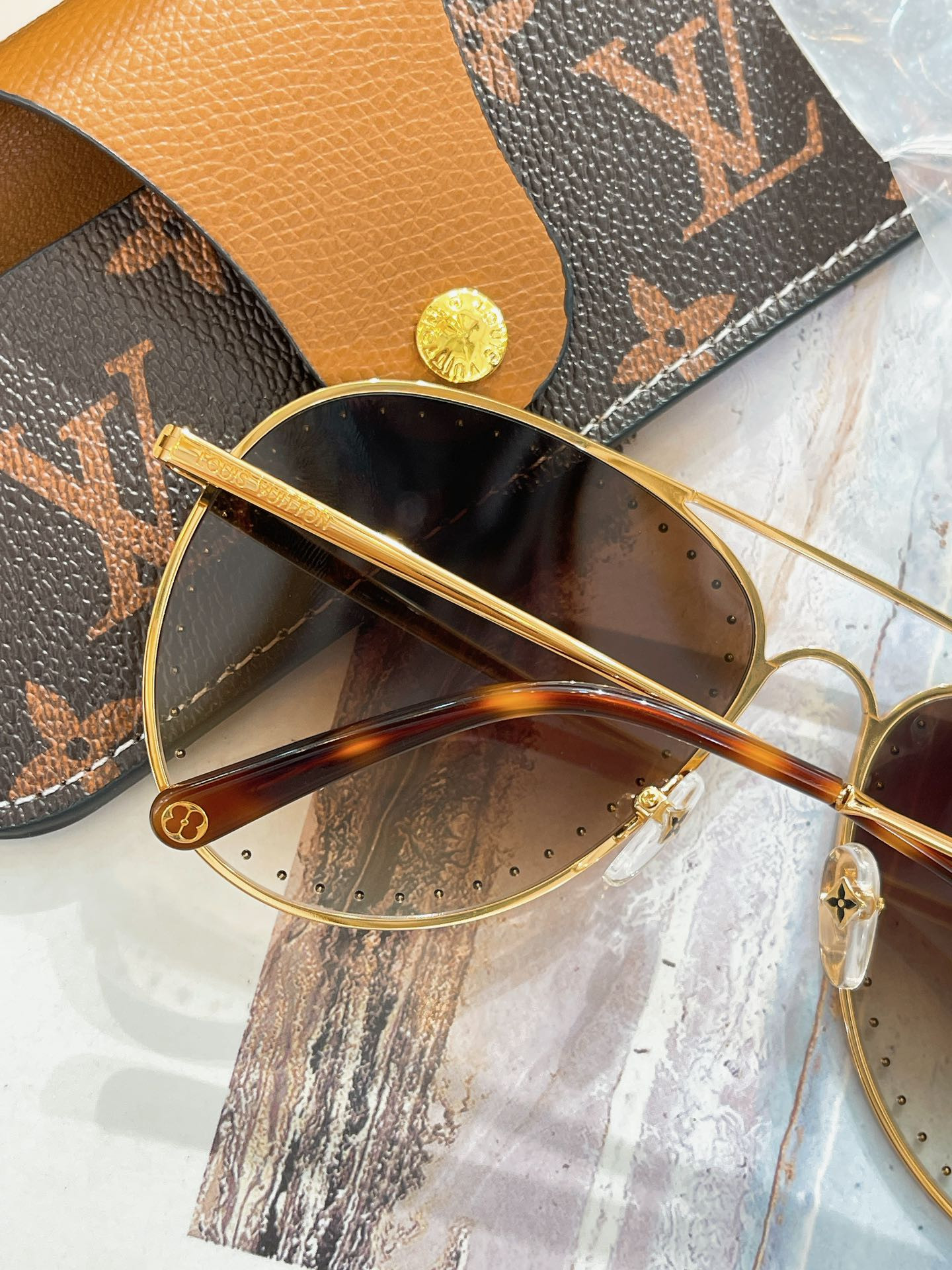 LV Glasses Z1507U