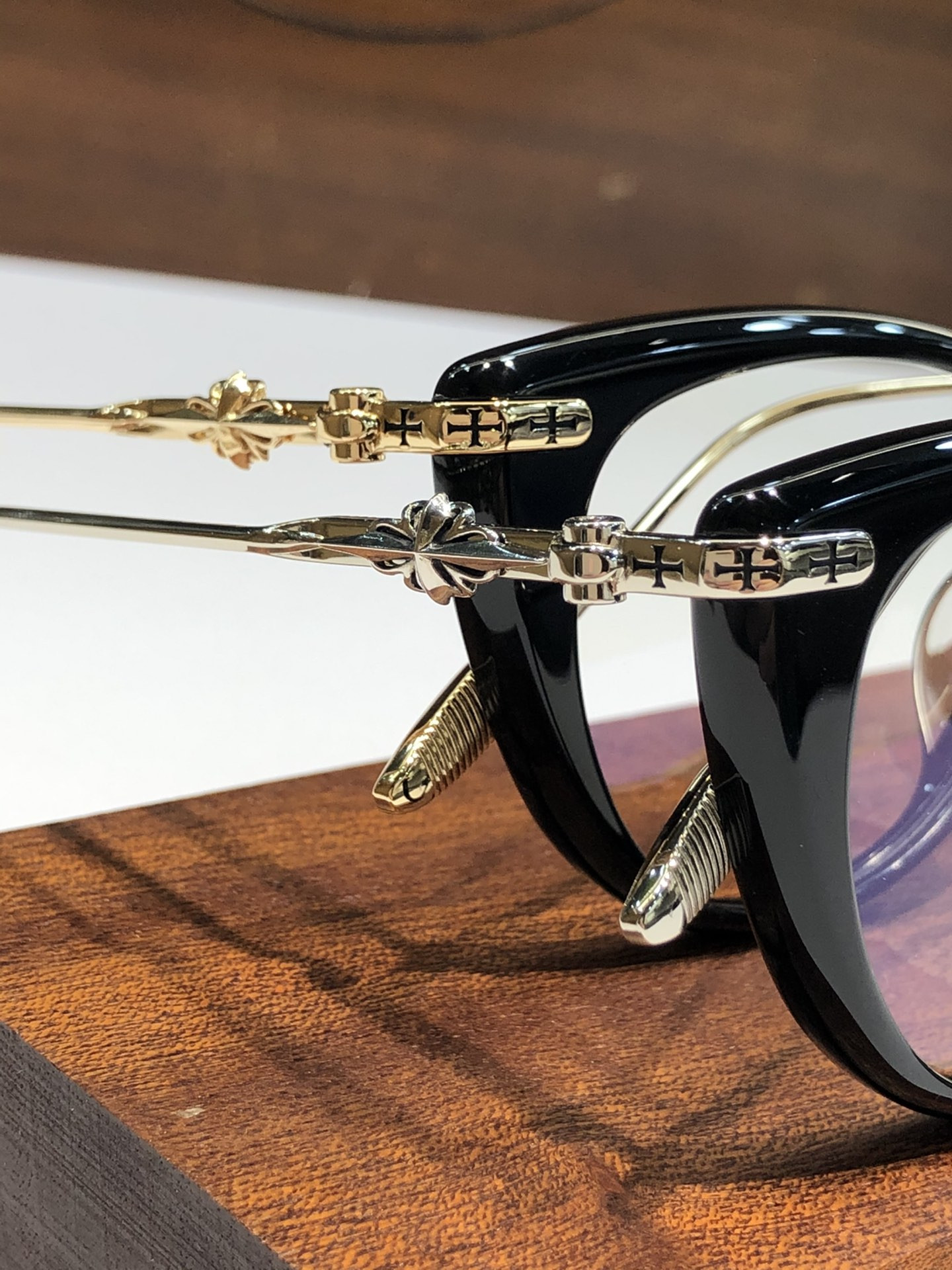 Ch*0me He**ts Glasses CH8228