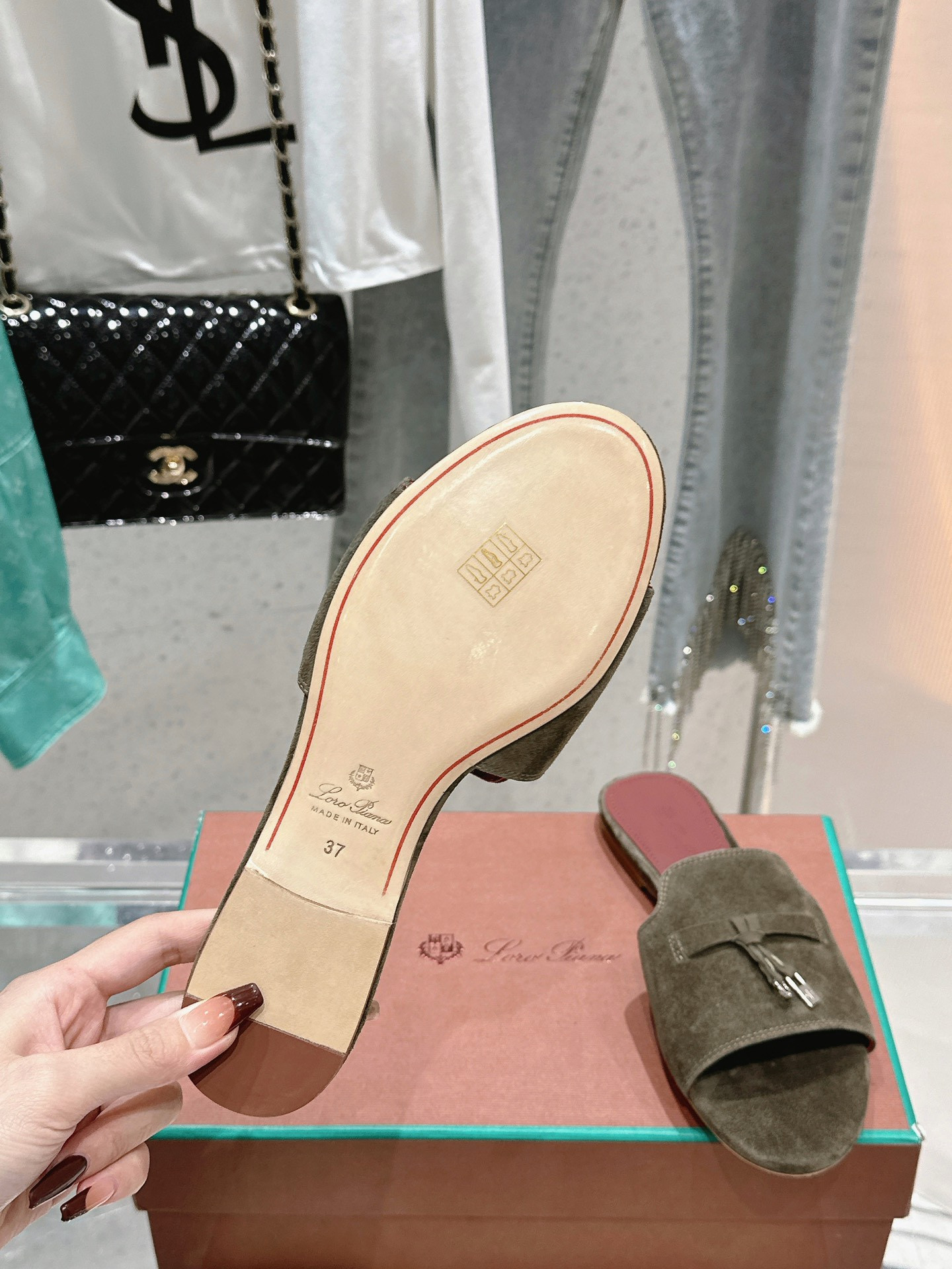 UA L0r0 P1ana Summer Charms Sandal