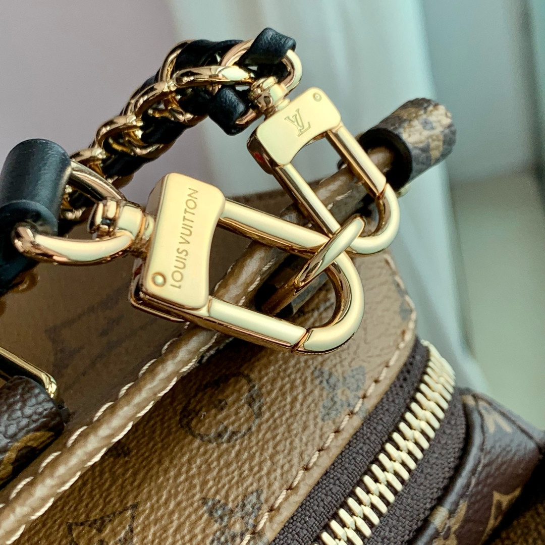 LV On the Go EW Chain M14236 25x13x10cm