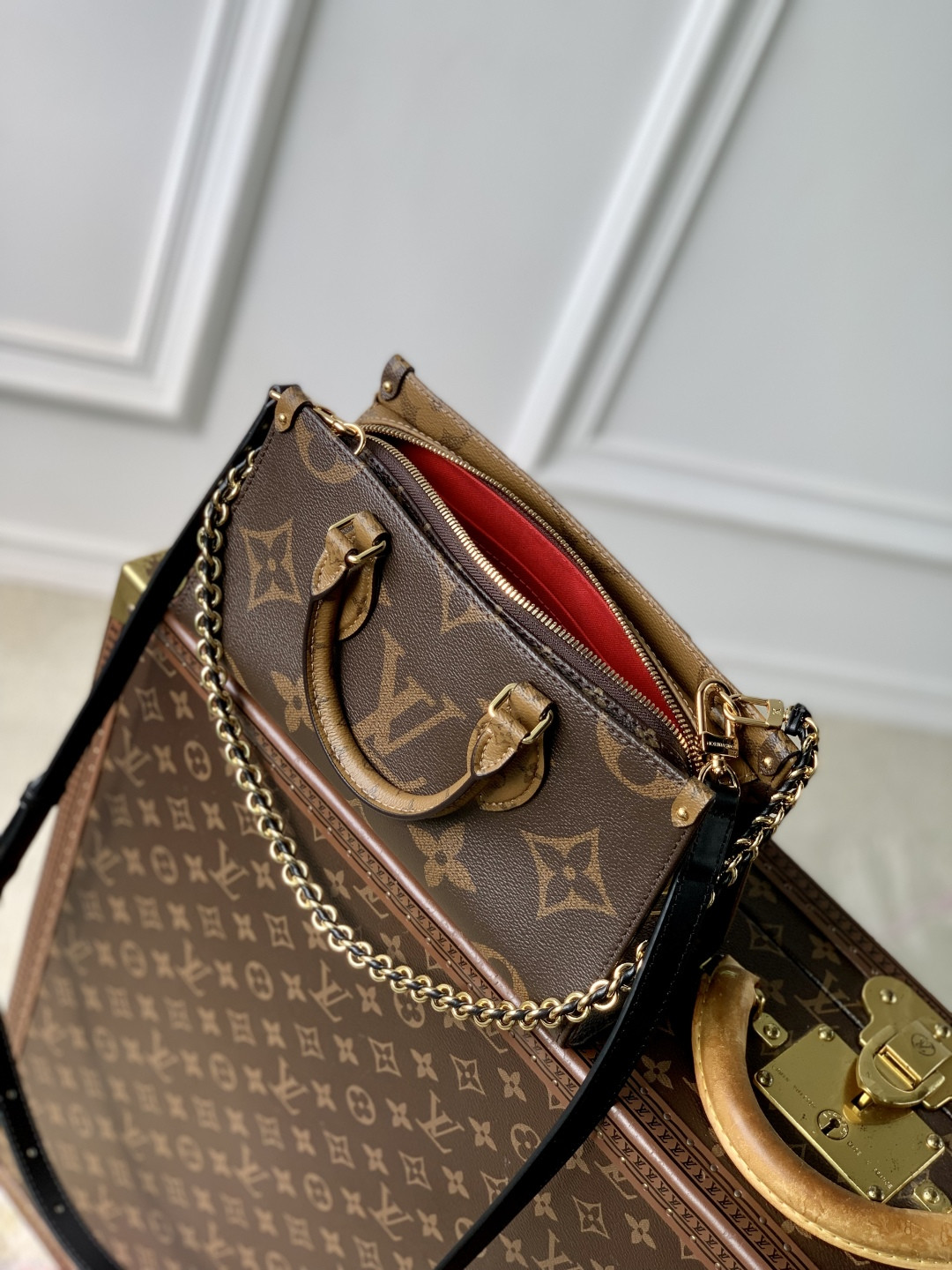 LV On the Go EW Chain M14236 25x13x10cm