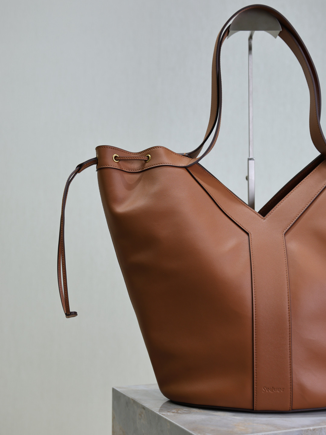 Y51 Y Large Hobo (Leather) 35 x 25 x 15 cm