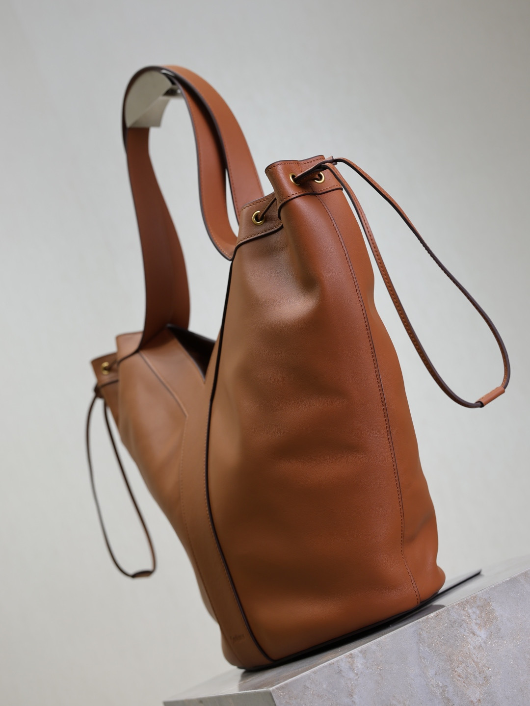Y51 Y Large Hobo (Leather) 35 x 25 x 15 cm
