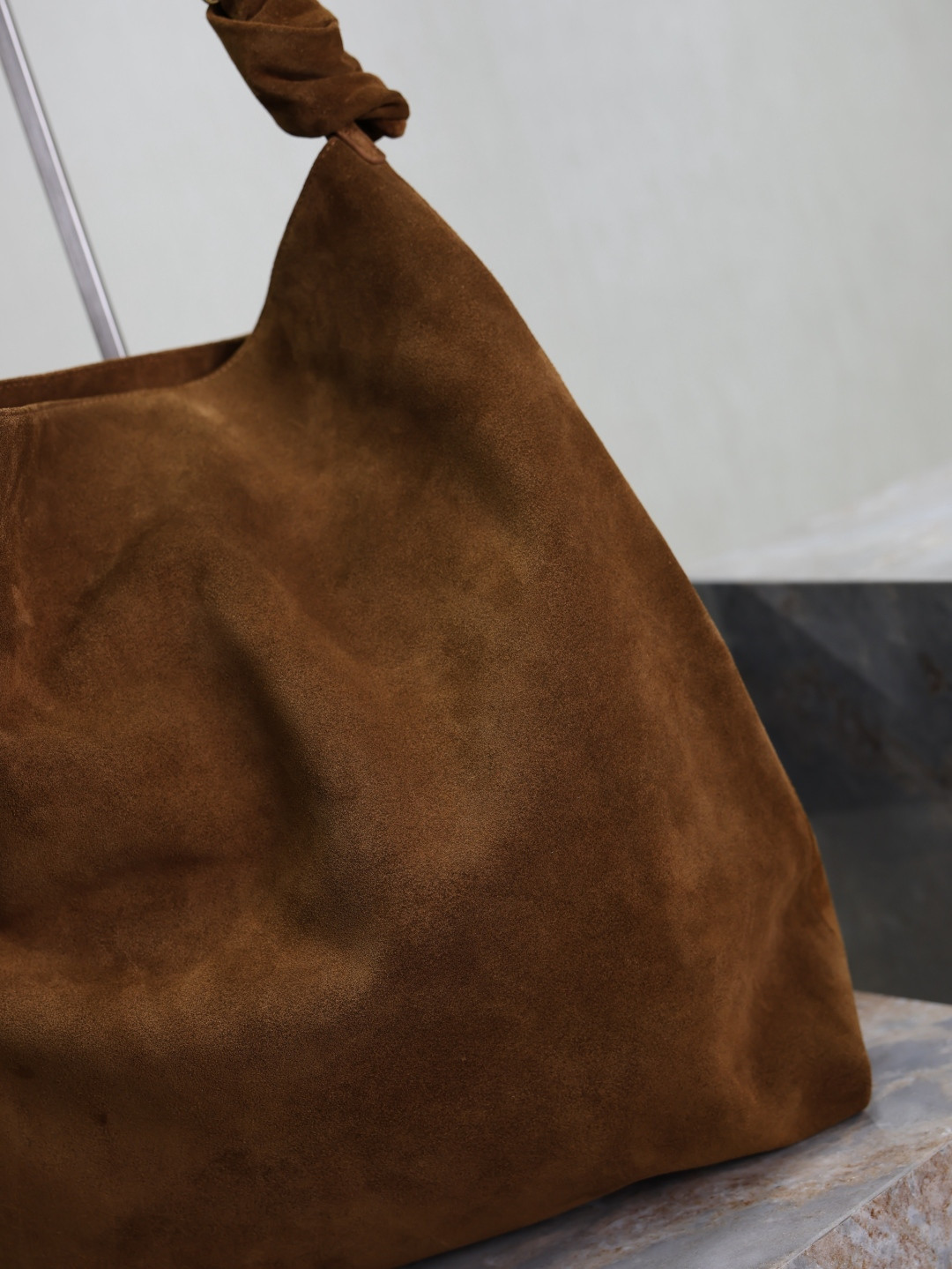 Y51 Amalia (suede) 42x50x1cm