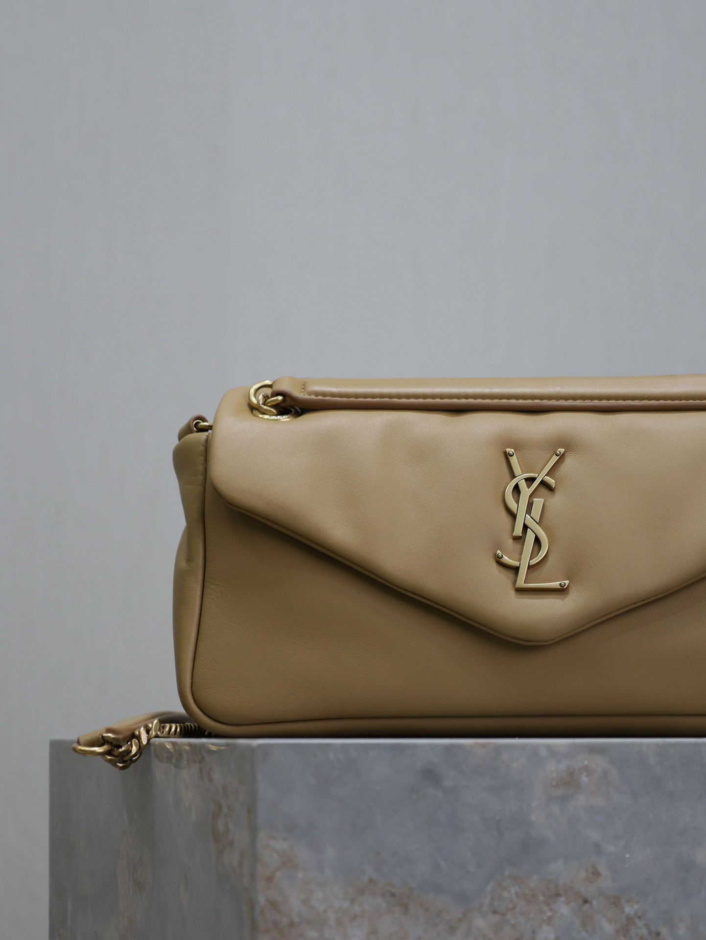 Y51 CALYPSO small in plunged lambskin 26x14x7cm