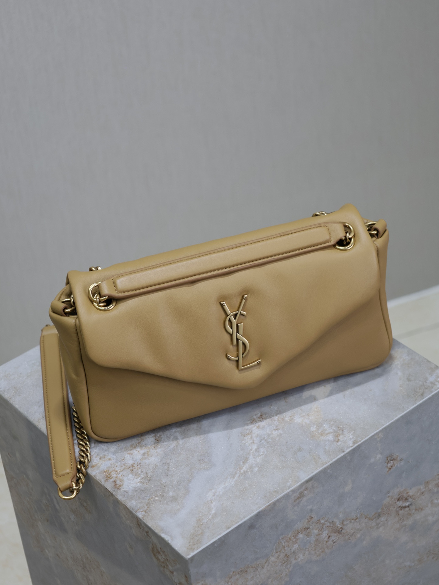 Y51 CALYPSO small in plunged lambskin 26x14x7cm