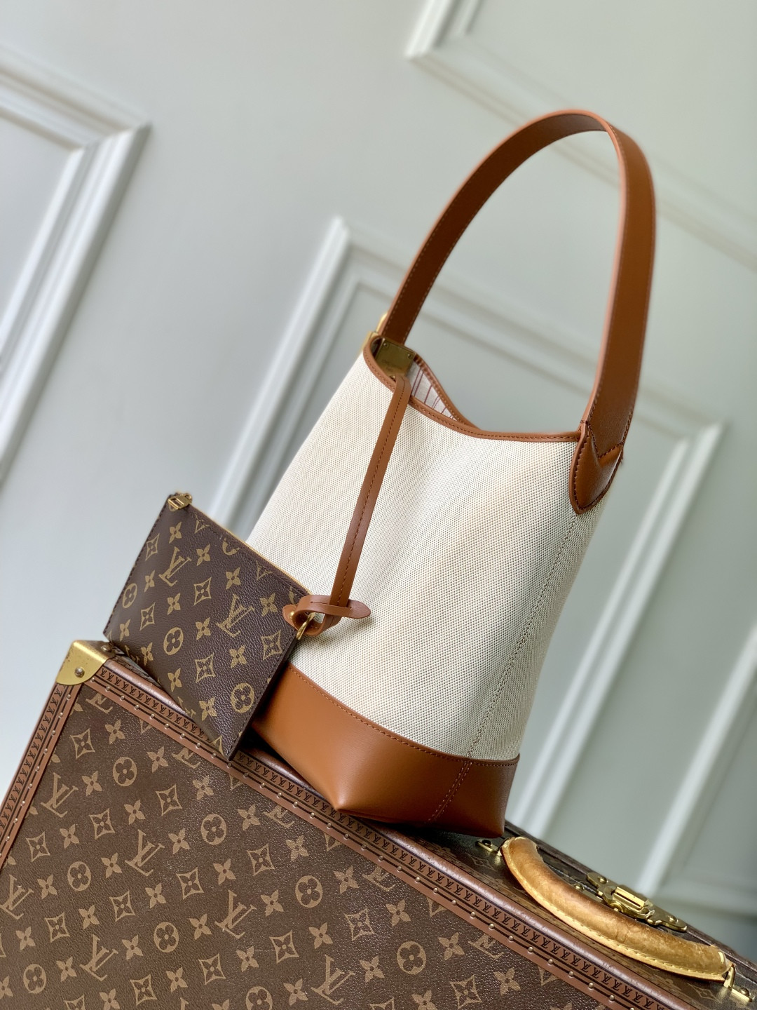 LV Low Key Hobo PM M25468 24x28x16cm