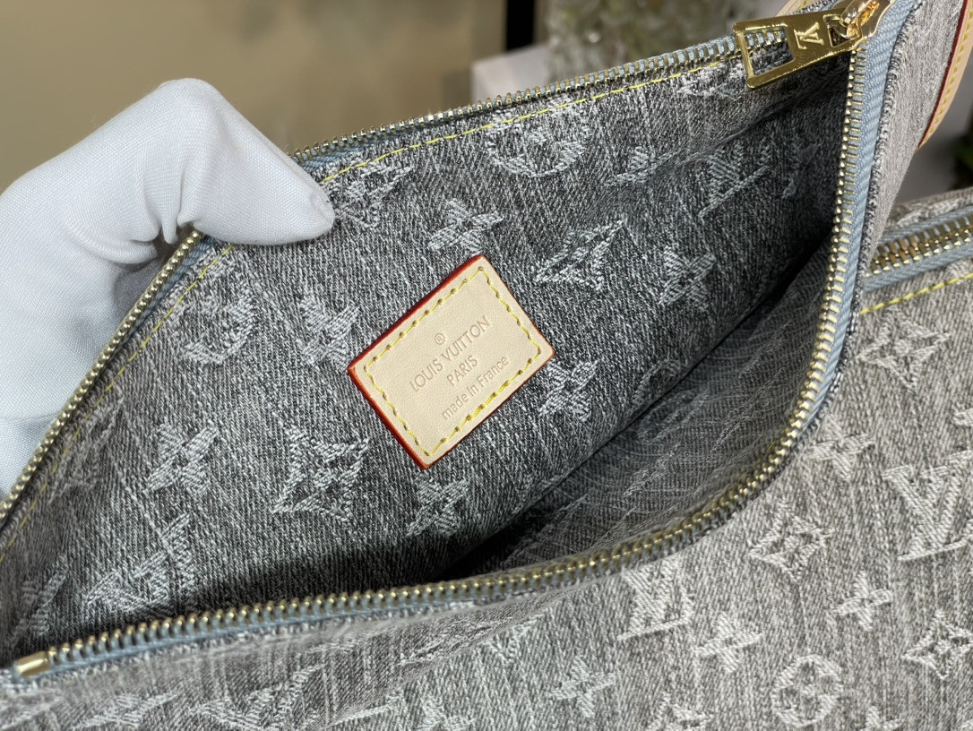LV Coussin Hobo MM M13390 38x33x10cm