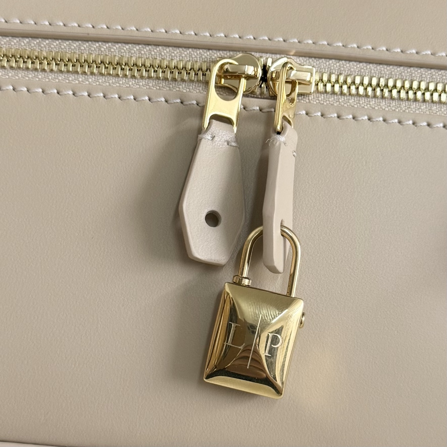 L0r0 P1ana Extra Bag L23 23x12x7cm