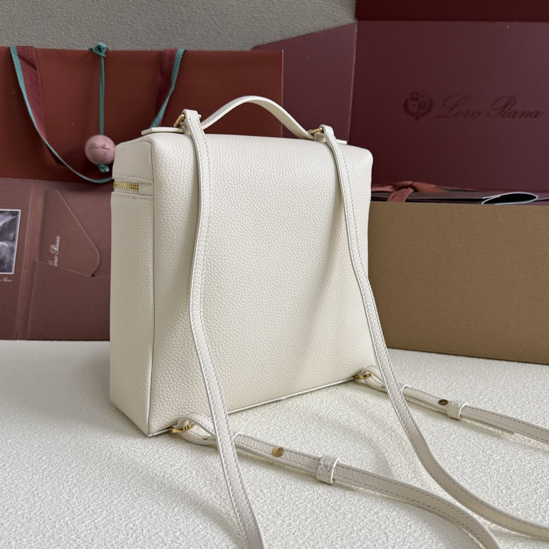L0r0 P1ana Extra Pocket Backpack L23.5 23x21x8cm