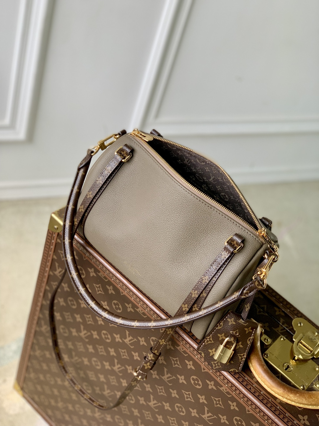 LV Express PM M26360 26x17x13.5cm
