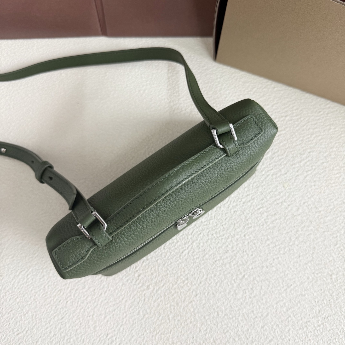 L0r0 P1ana Extra Pocket L19 Grained Calfskin 11 x 19 x 6.5 cm