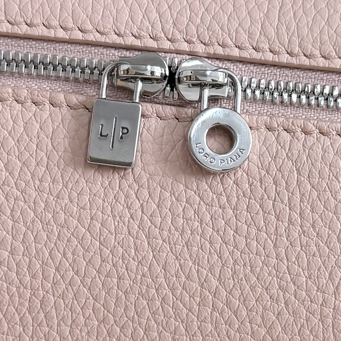 L0r0 P1ana Extra Pocket L19 11 x 19 x 6.5 cm