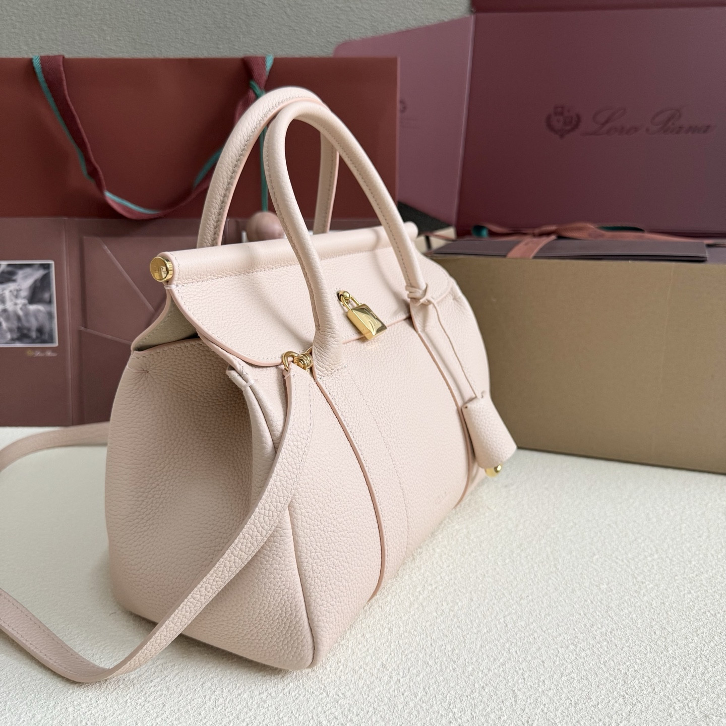 L0r0 P1ana Loom Bag L25 Grained Calfskin 25x18x12.5cm