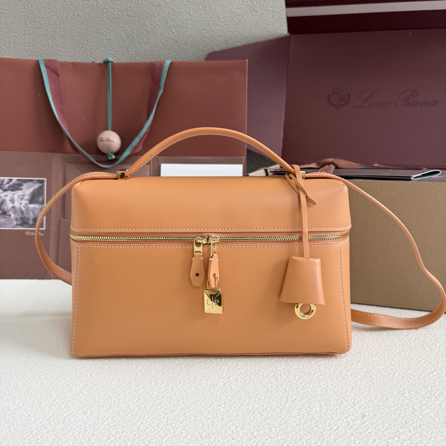 L0r0 P1ana Extra Pocket L27 Calfskin 16x27x10cm