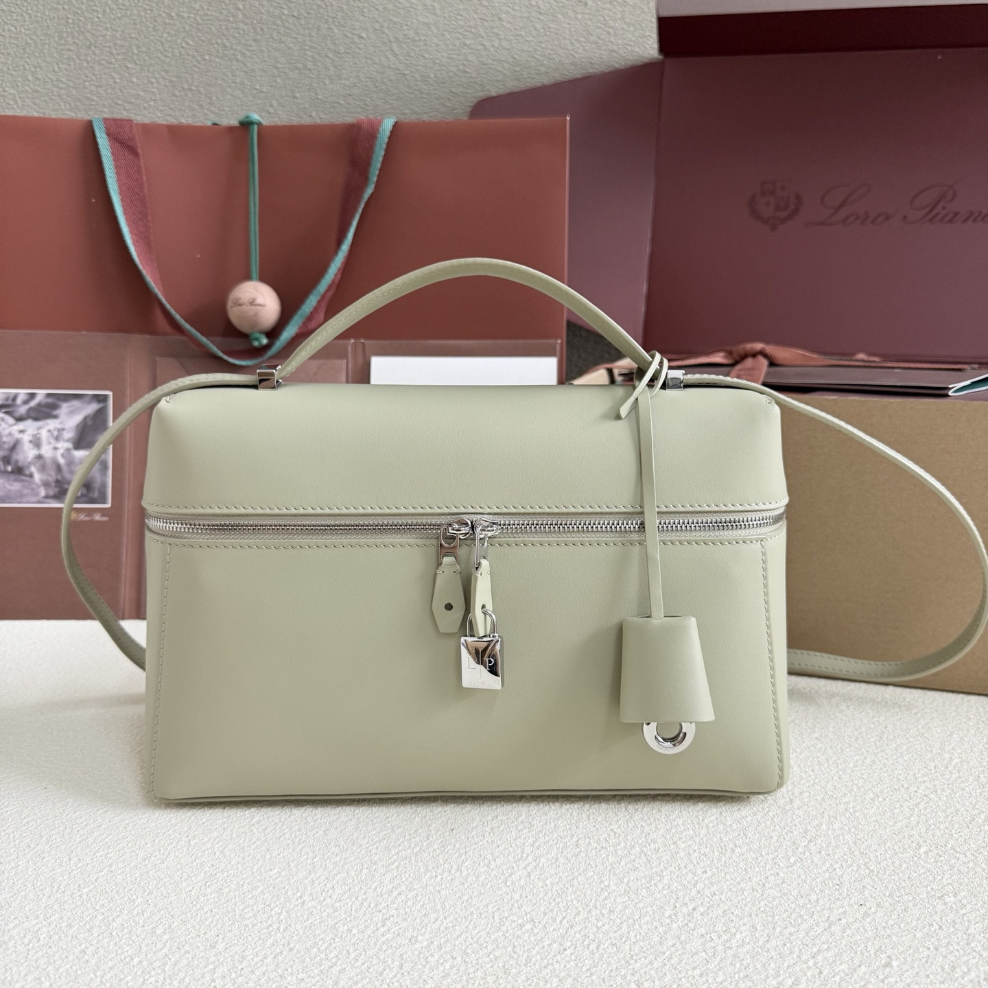 L0r0 P1ana Extra Pocket L27 Calfskin 16x27x10cm