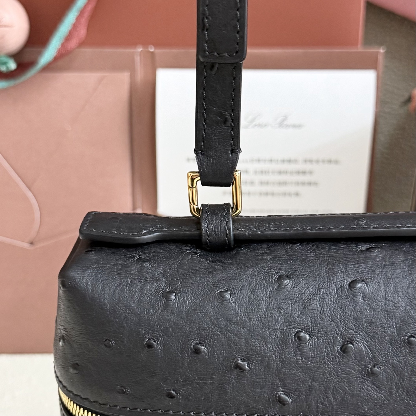 L0r0 P1ana Extra Pocket L27 Ostrich-grained Leather 16x27x10cm