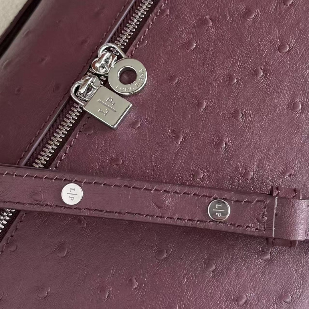 L0r0 P1ana Extra Pocket L27 Ostrich-grained Leather 16x27x10cm