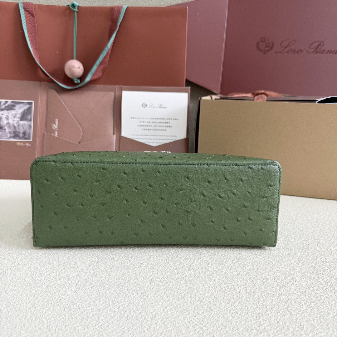 L0r0 P1ana Extra Pocket L27 Ostrich-grained Leather 16x27x10cm
