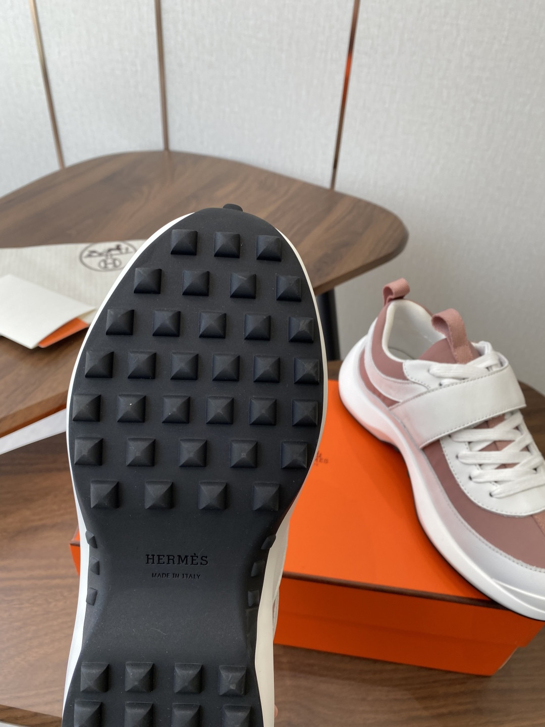 UA H**me5 Loop Sneaker