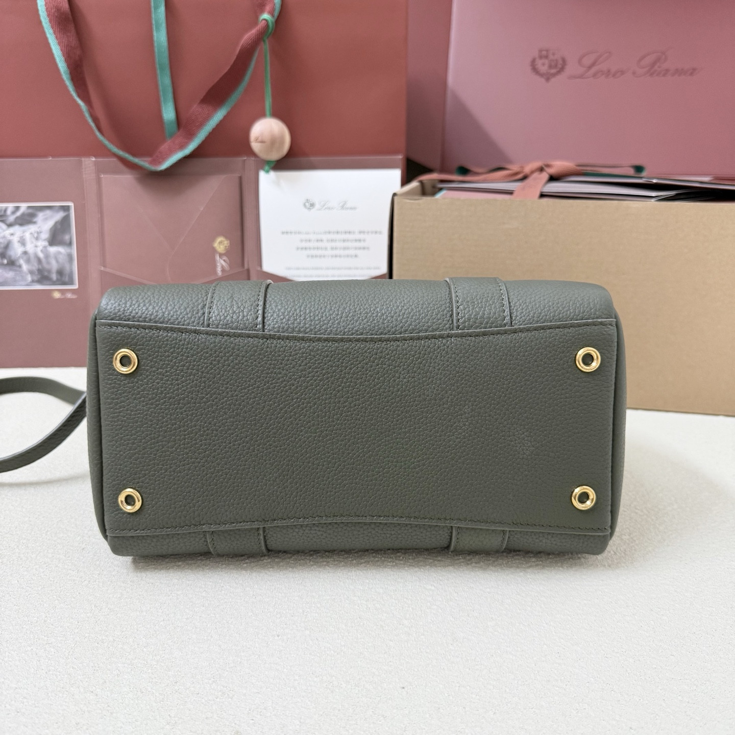 L0r0 P1ana Loom L25 Calfskin 25x18x12.5cm